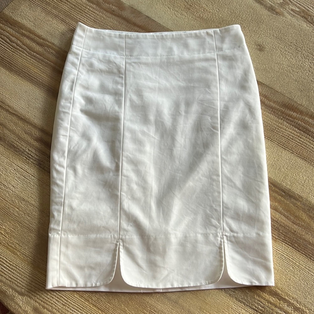 Like new, The Limited white pencil skirt